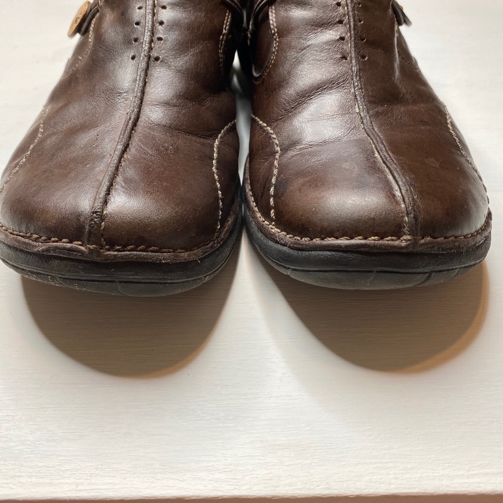 Structured Clarks Clogs Size 9.5 - image 4